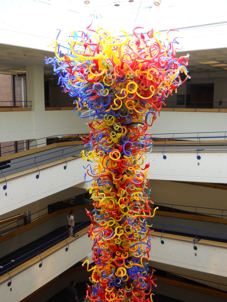 Dale Chihuly sculpture at the Children's Museum of Indianapolis by kchuk
