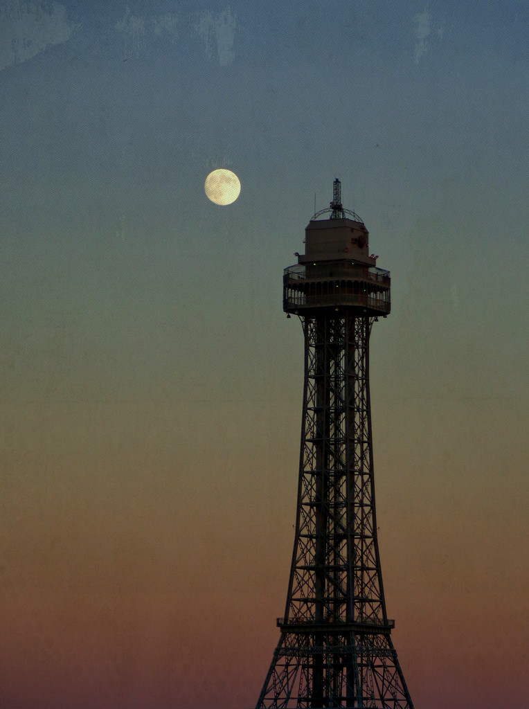 Parisian Moonrise  by alophoto