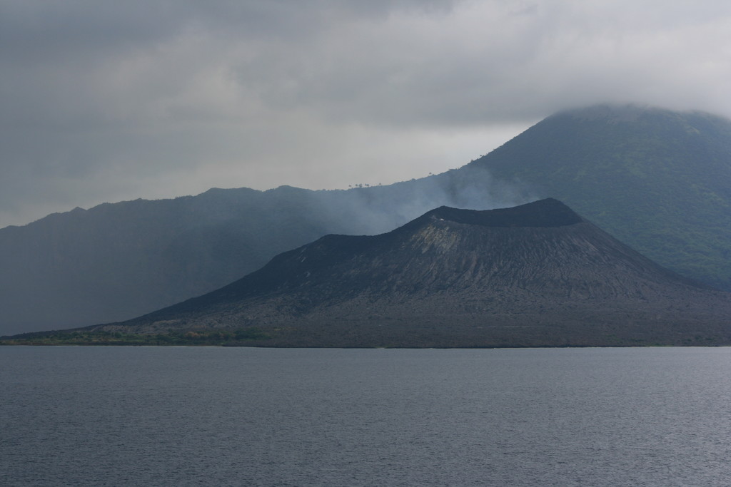 Tavurvur, the recently erupted volcano by cruiser