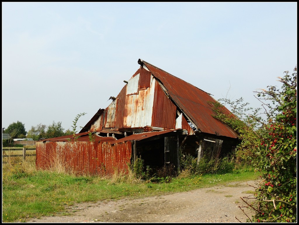 Rusty barn by rosiekind