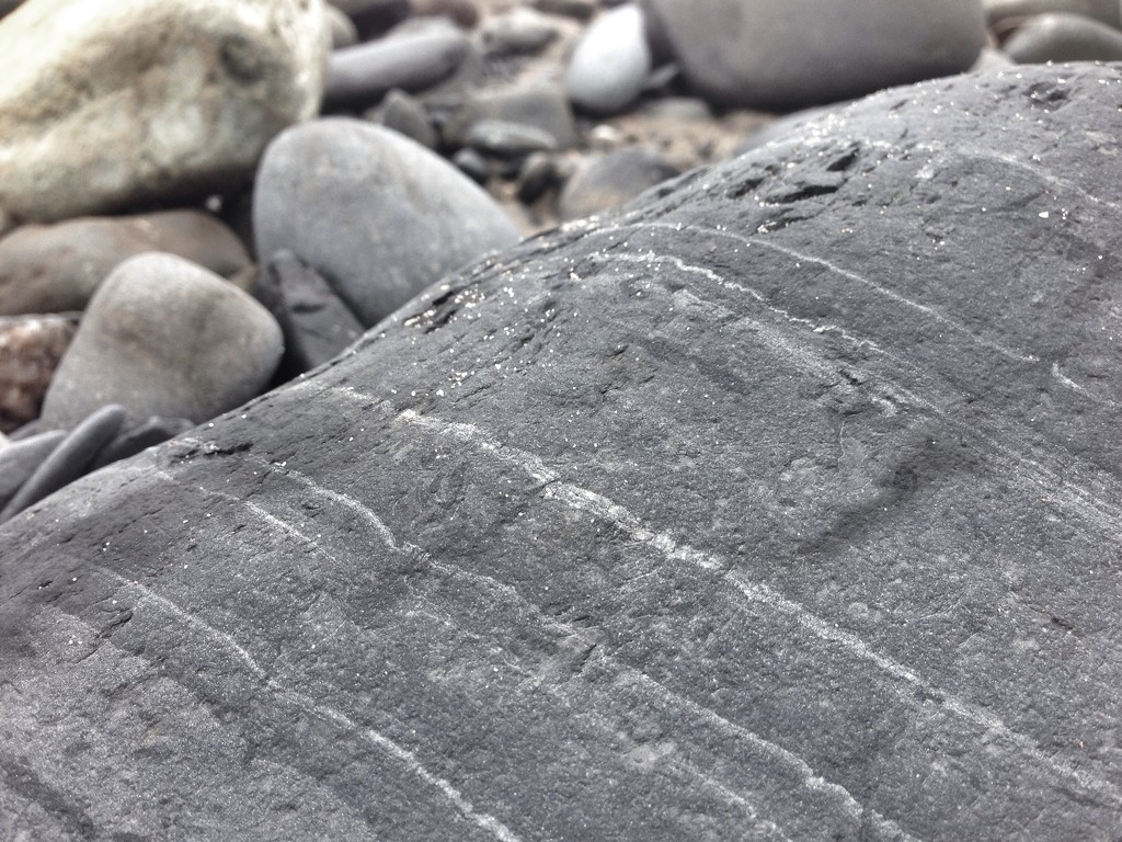 Rocks on Tresaith beach  by overalvandaan