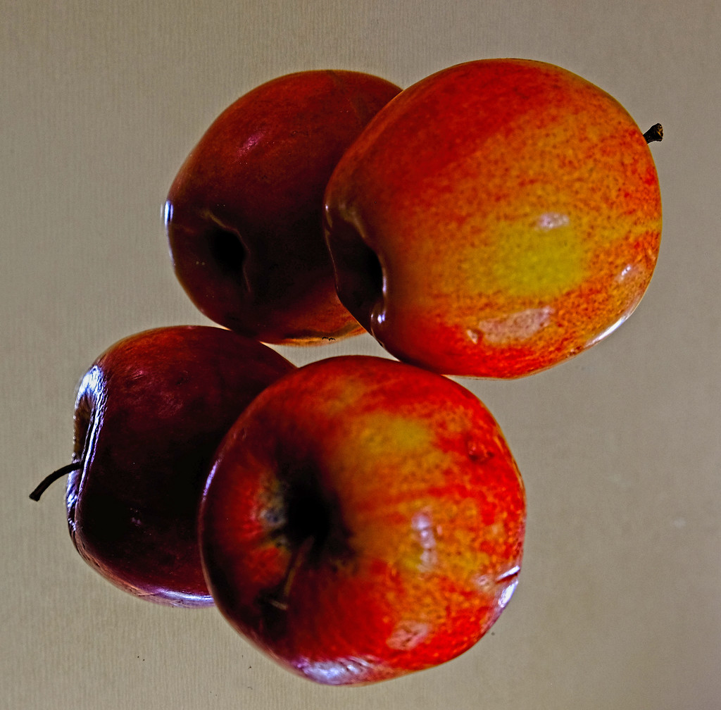 Apples by tosee