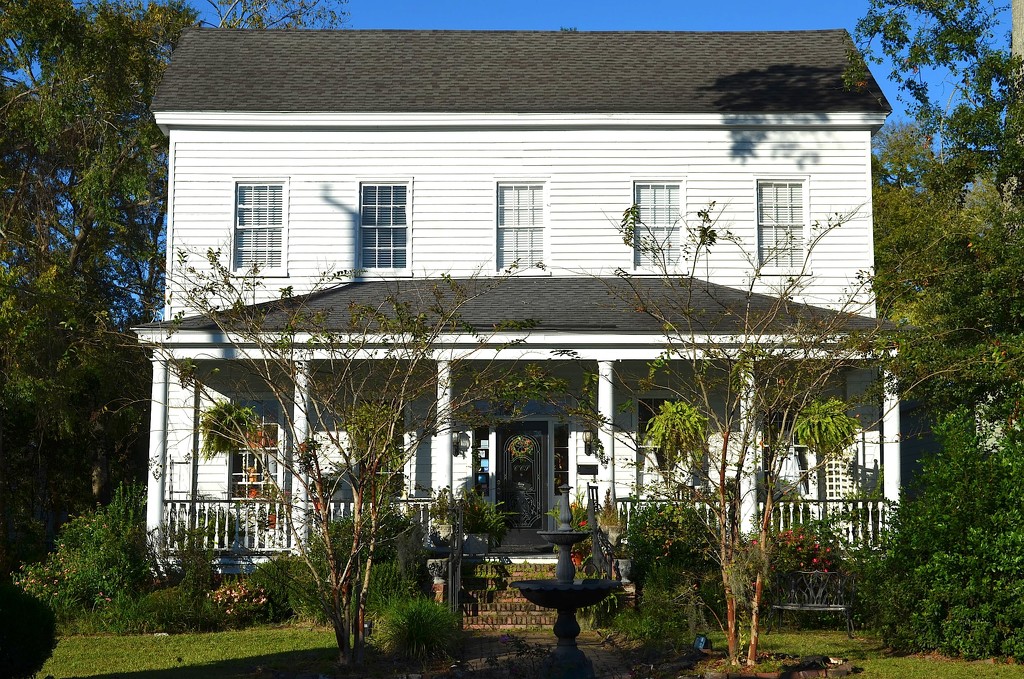 One of Summerville, SC's historic houses, now the location of a florist by congaree