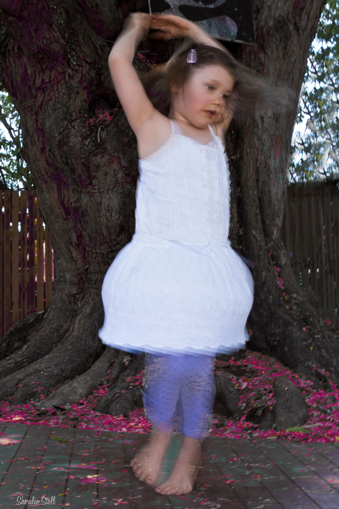 Meelsy Moo doing Angelina Ballerina twirls by bella_ss