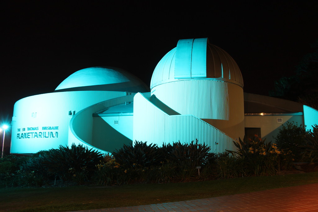 Sir Thomas Brisbane Planetarium at Night by terryliv