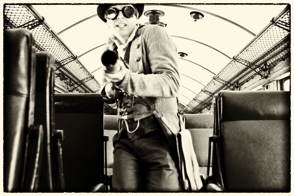 Train Robber by helenw2