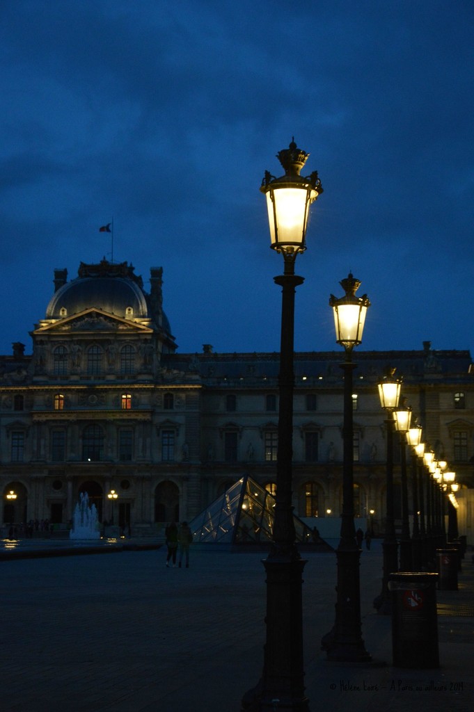 Le Louvre lighted by parisouailleurs