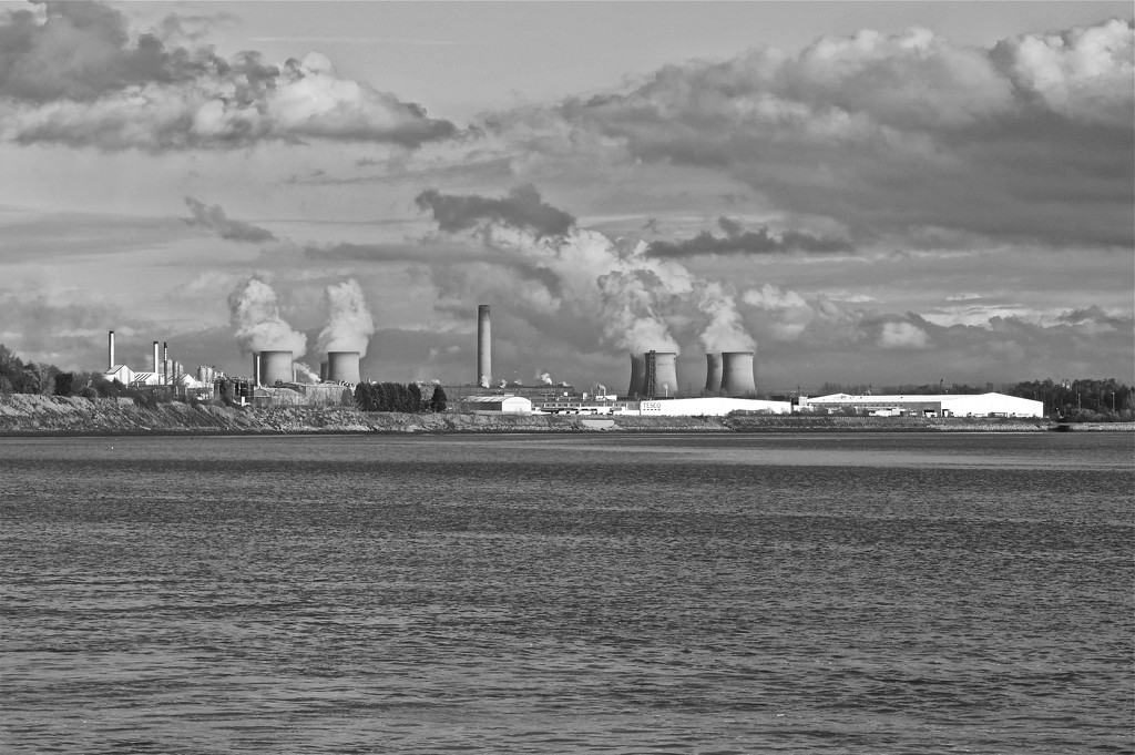 RIVER MERSEY WITH VIEWS TO THE FERRY by markp