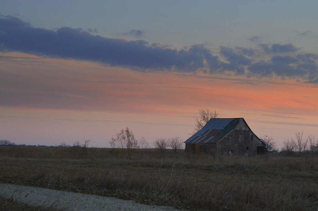 Little Barn on the Prairie by kareenking