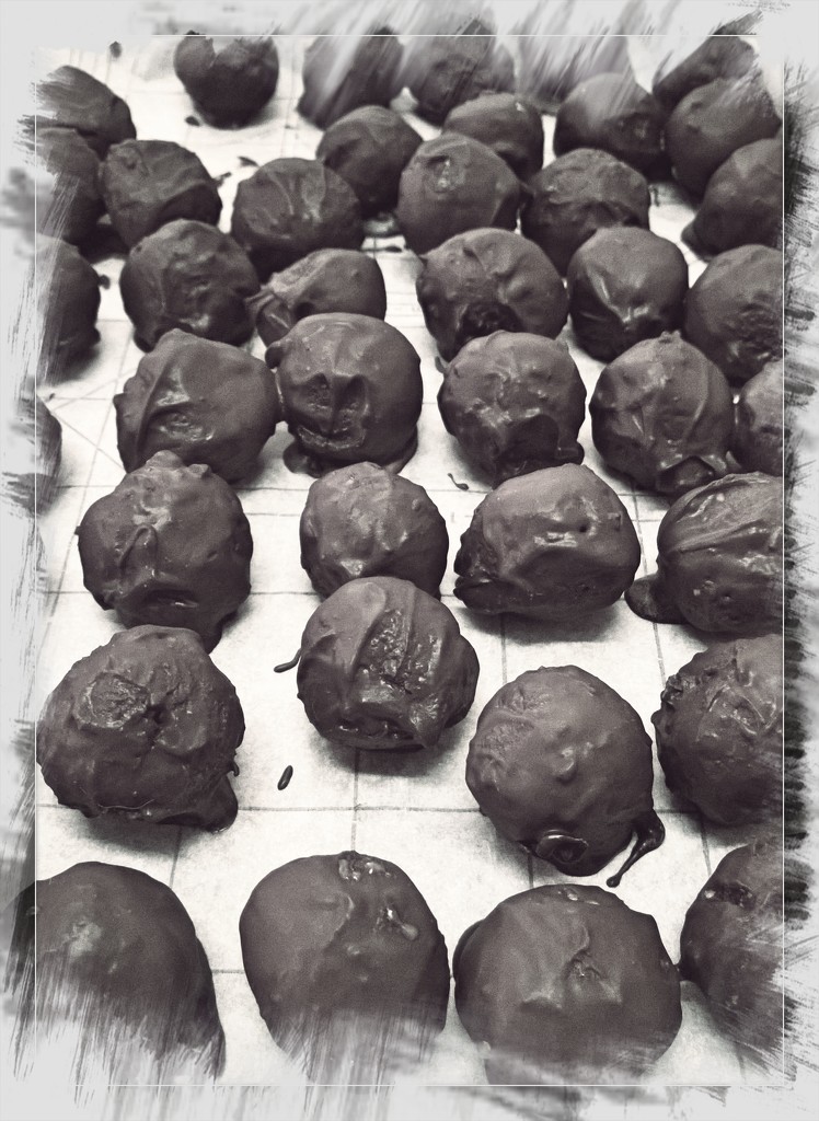 Chocolate Truffles by salza