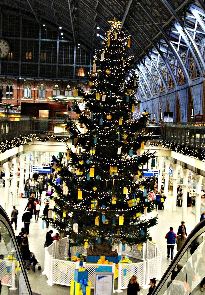 St Pancras Station Christmas Tree by oldjosh