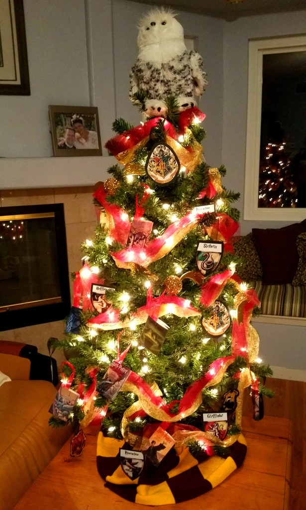 HP Tree with lights and topper by mariaostrowski