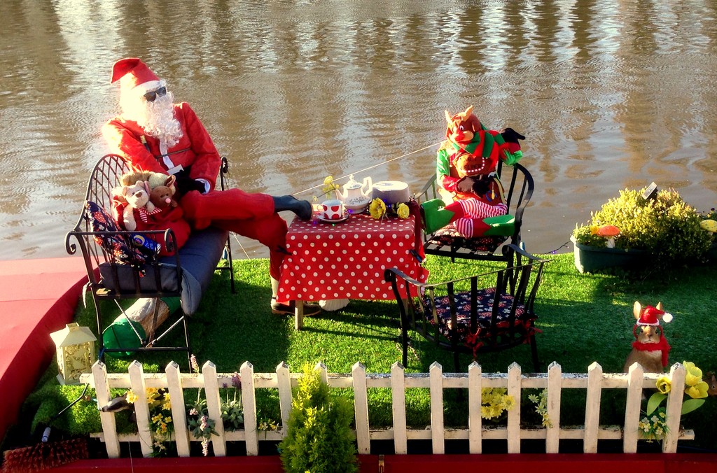 Santa on the Canal by emma1231