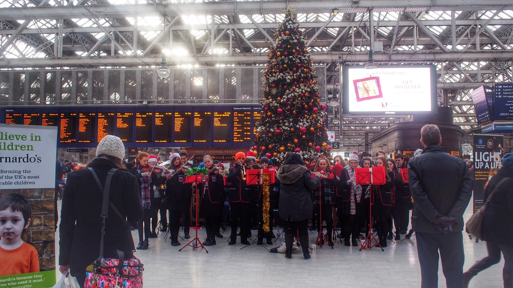 Glasgow Central Station Choir. by happypat