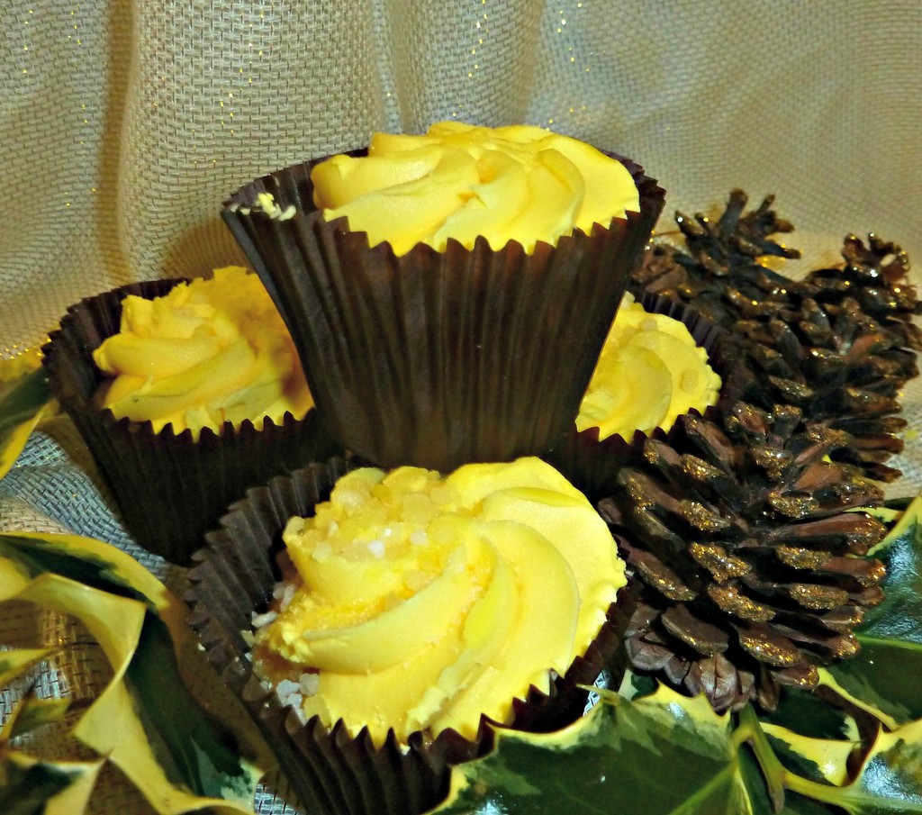 Lemon  Cupcakes by wendyfrost