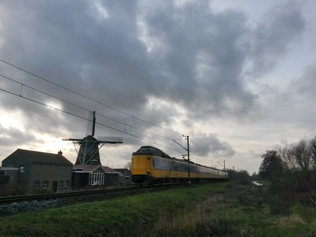 Bovenkarspel - Broekerhavenweg by train365
