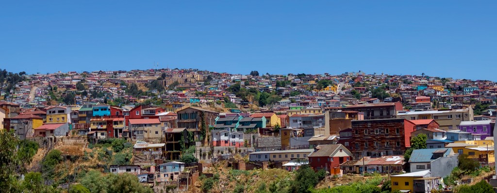 Valparaiso Hillside by jyokota