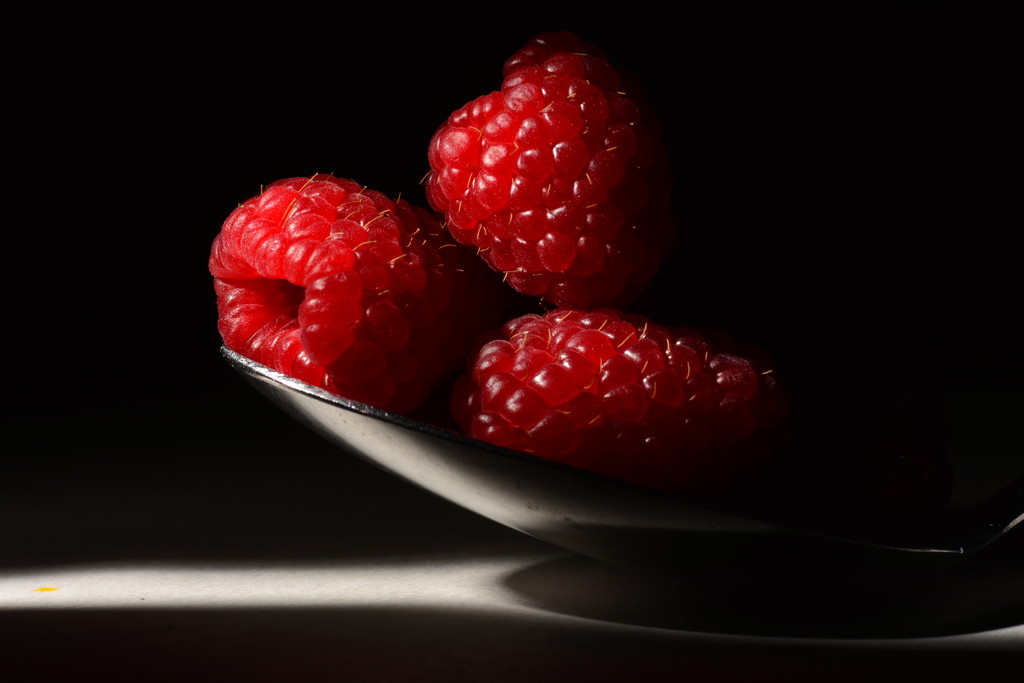 Fresh Raspberries by jayberg