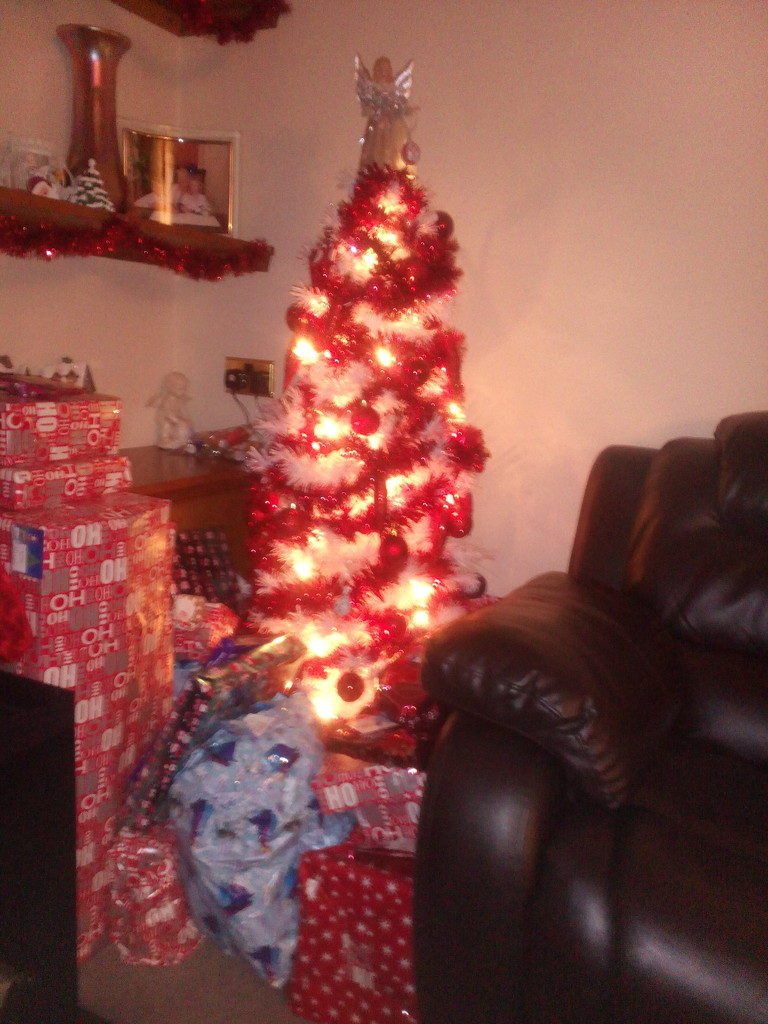 Christmas Tree by jennymdennis
