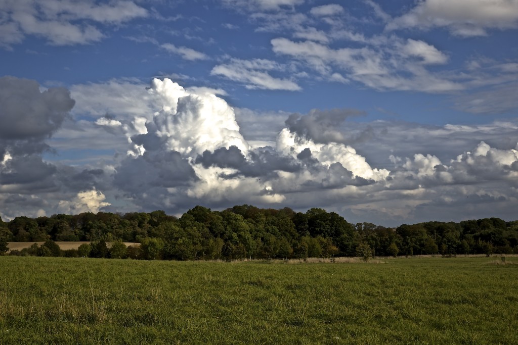 Cloud Formation-Wimpole Hall by padlock