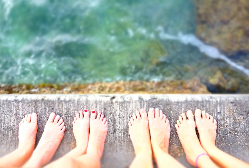 Happy feet in honolulu ! by cocobella