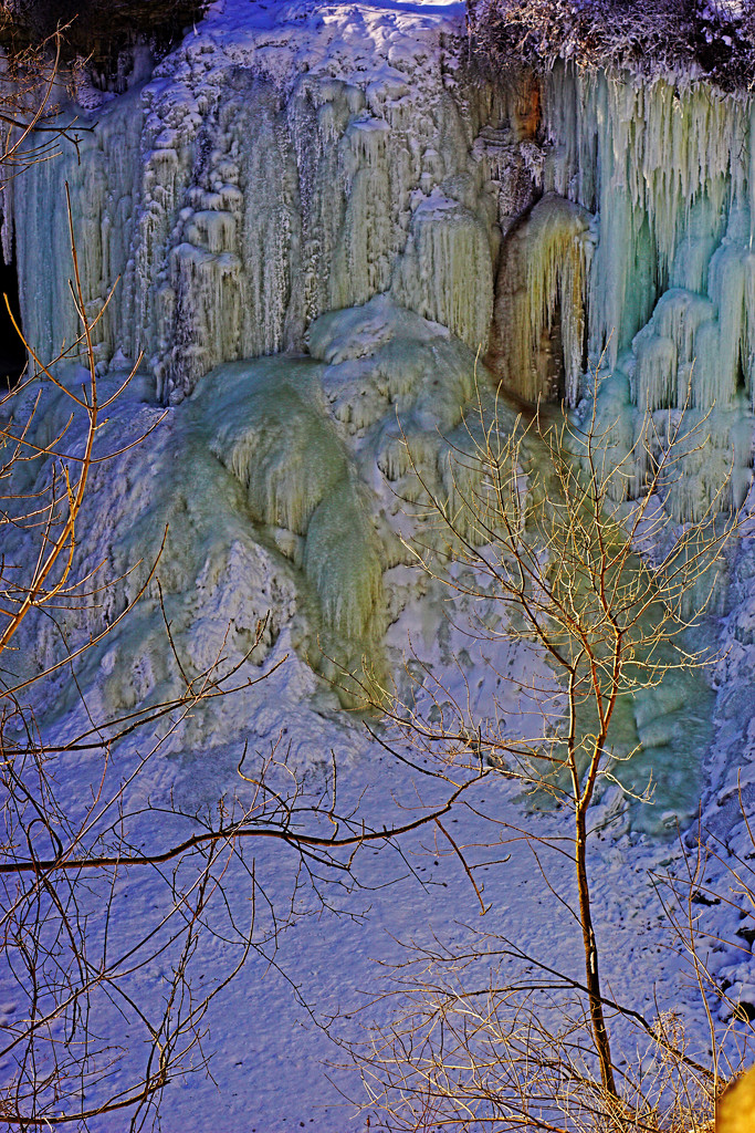 Frozen Minnehaha Falls by tosee