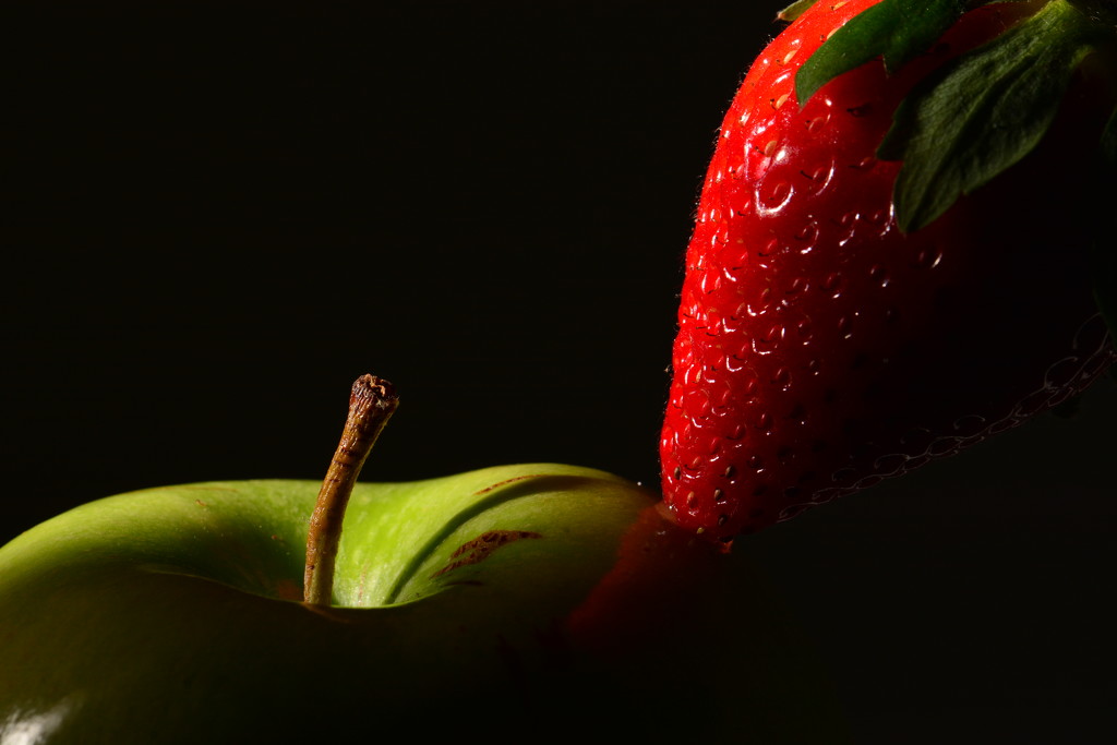 Apple or Strawberry??? by jayberg