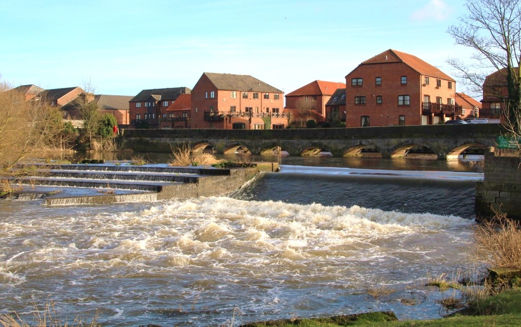 Weir - River Trent Newark by oldjosh