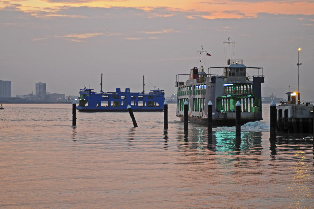 Dawn Ferries Leaving Jetty by ianjb21