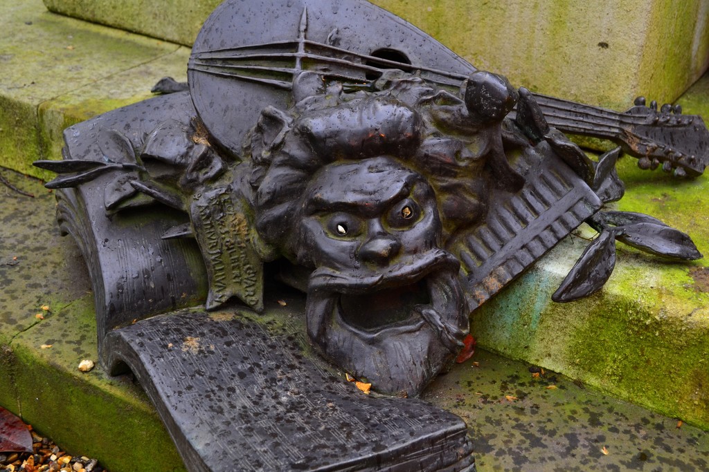 Arthur Sullivan memorial (detail) by tomdoel