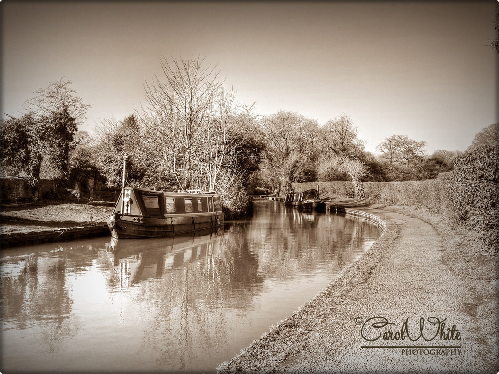 The Grand Union Canal,Stoke Bruerne by carolmw