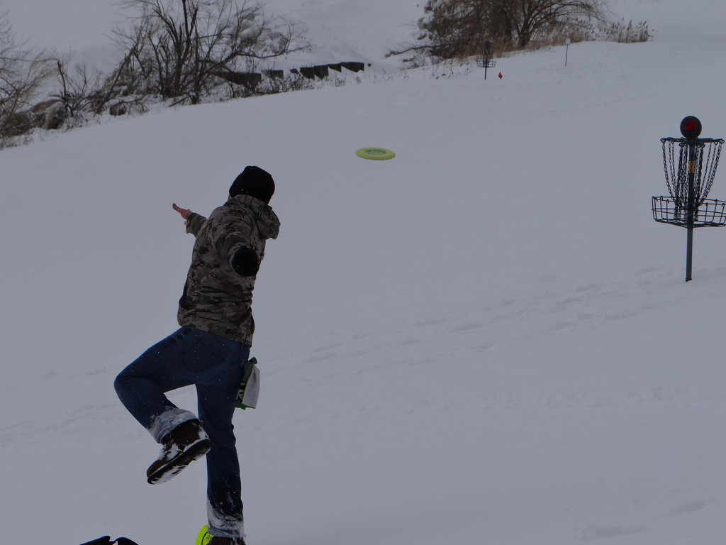 Another Snowy Disc Golf League Day by brillomick