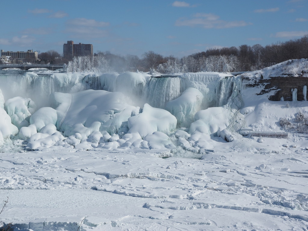 Frozen Niagara Falls by selkie
