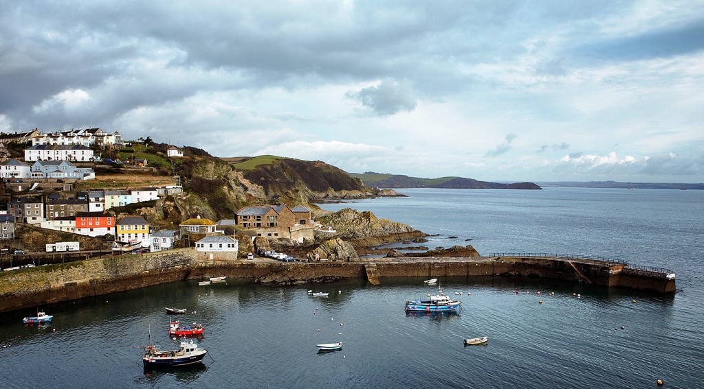 Mevagissey outer harbour by swillinbillyflynn
