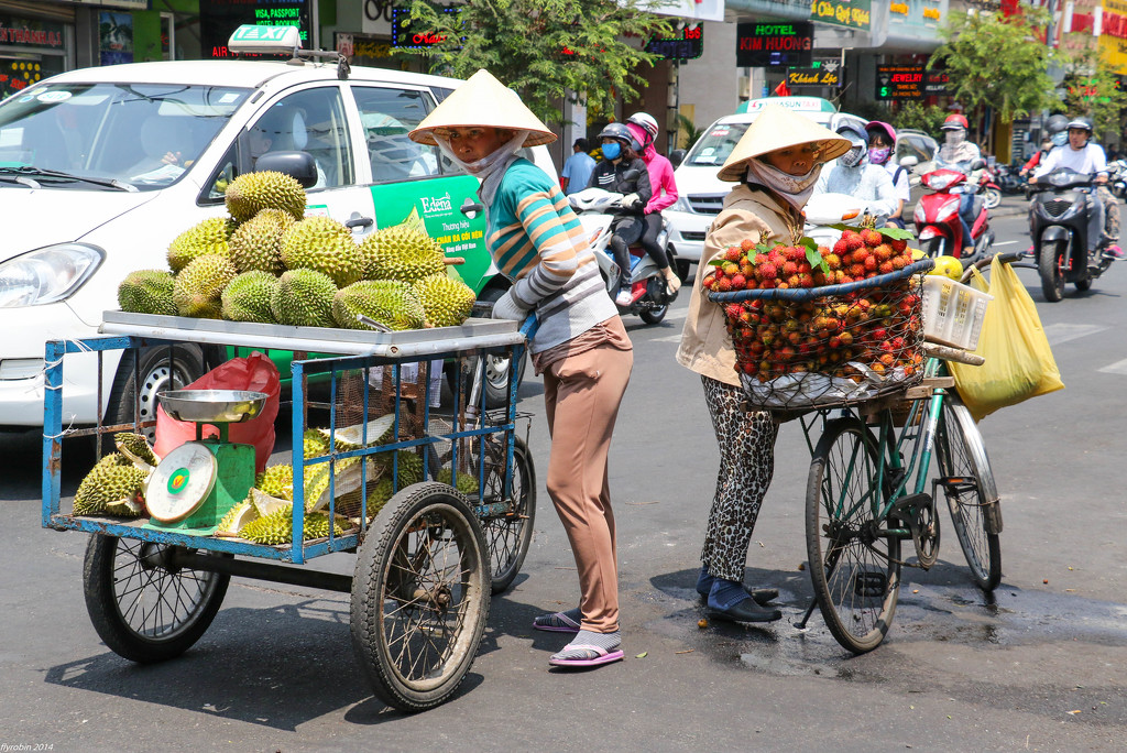 Ho Chi Minh City, city of contrasts by flyrobin