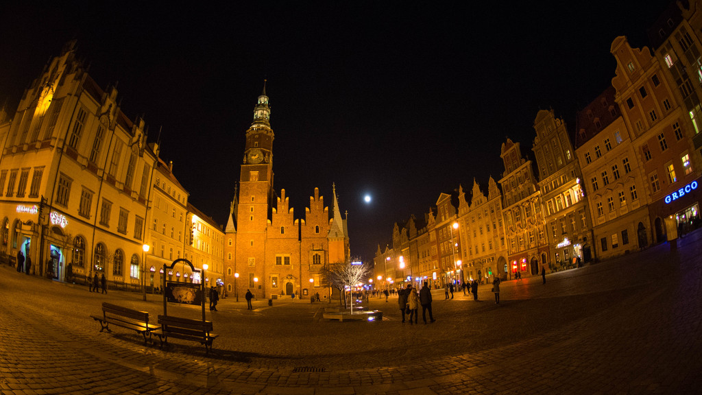 Moon Over Wroclaw Square by taffy
