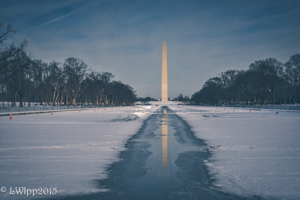 Reflecting Pool Doing It's Thing  by lesip