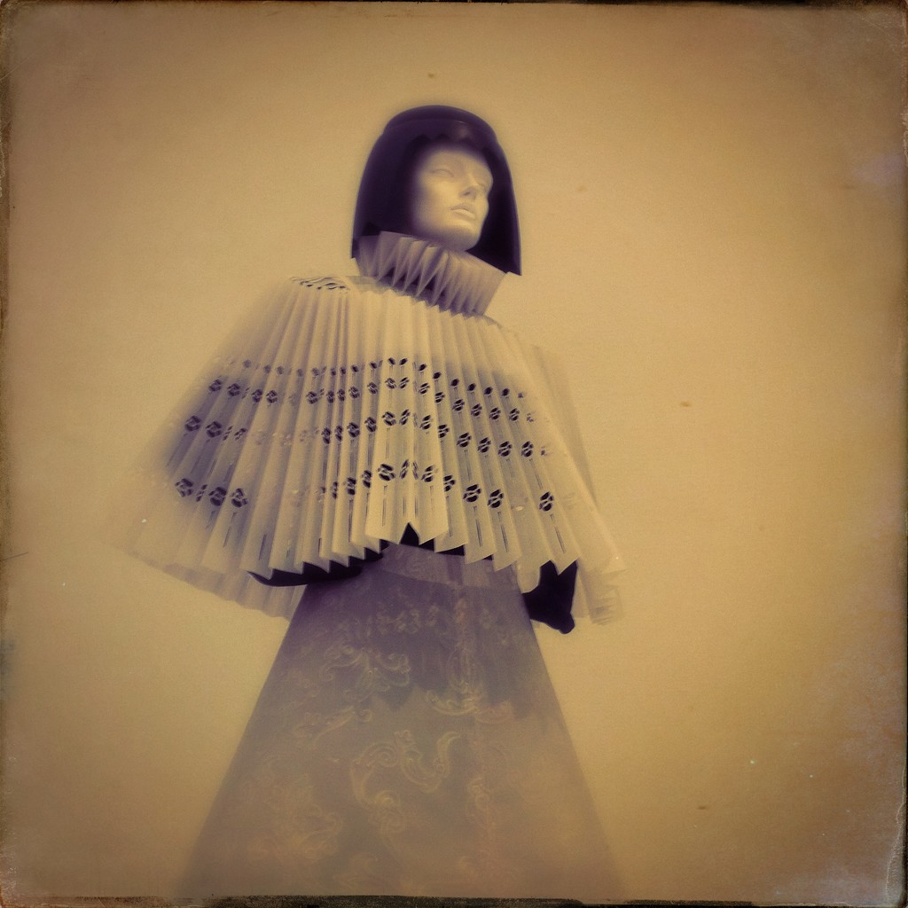 Paper dress by mastermek