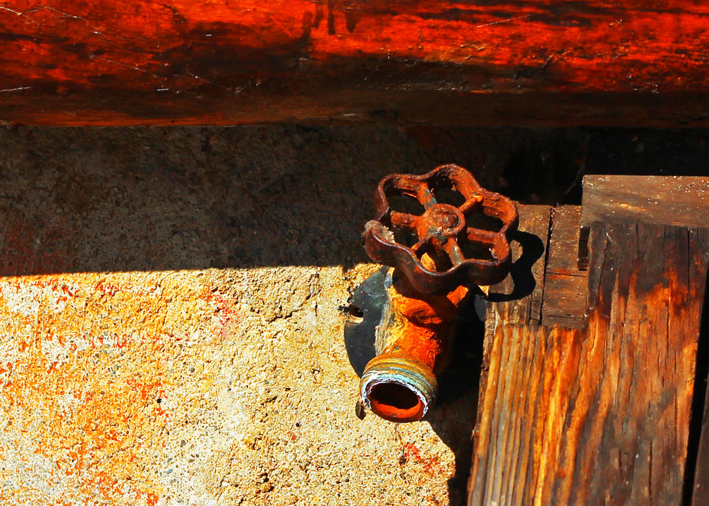 Rusty Tap by mzzhope