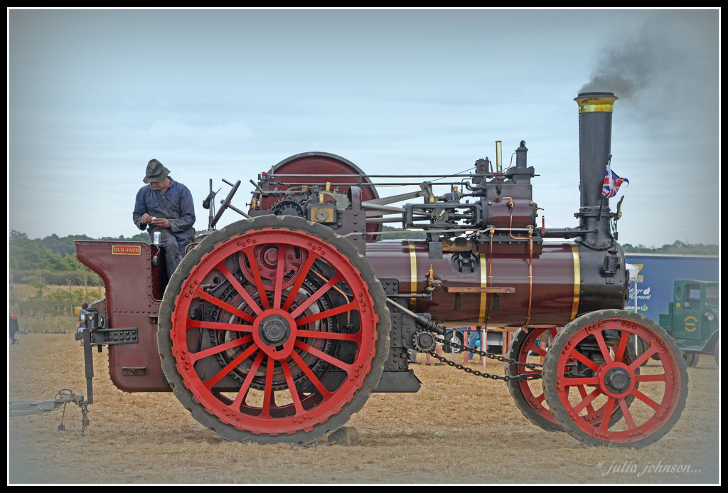 Traction Engine.. by julzmaioro