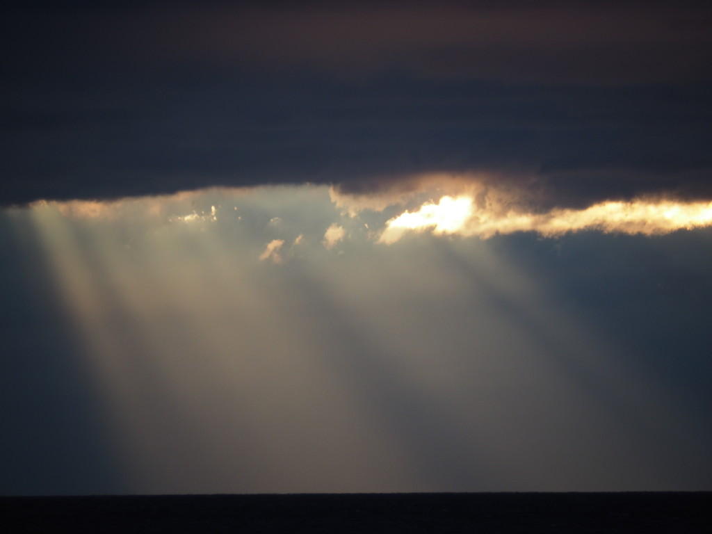 Elusive Sun Rays by selkie