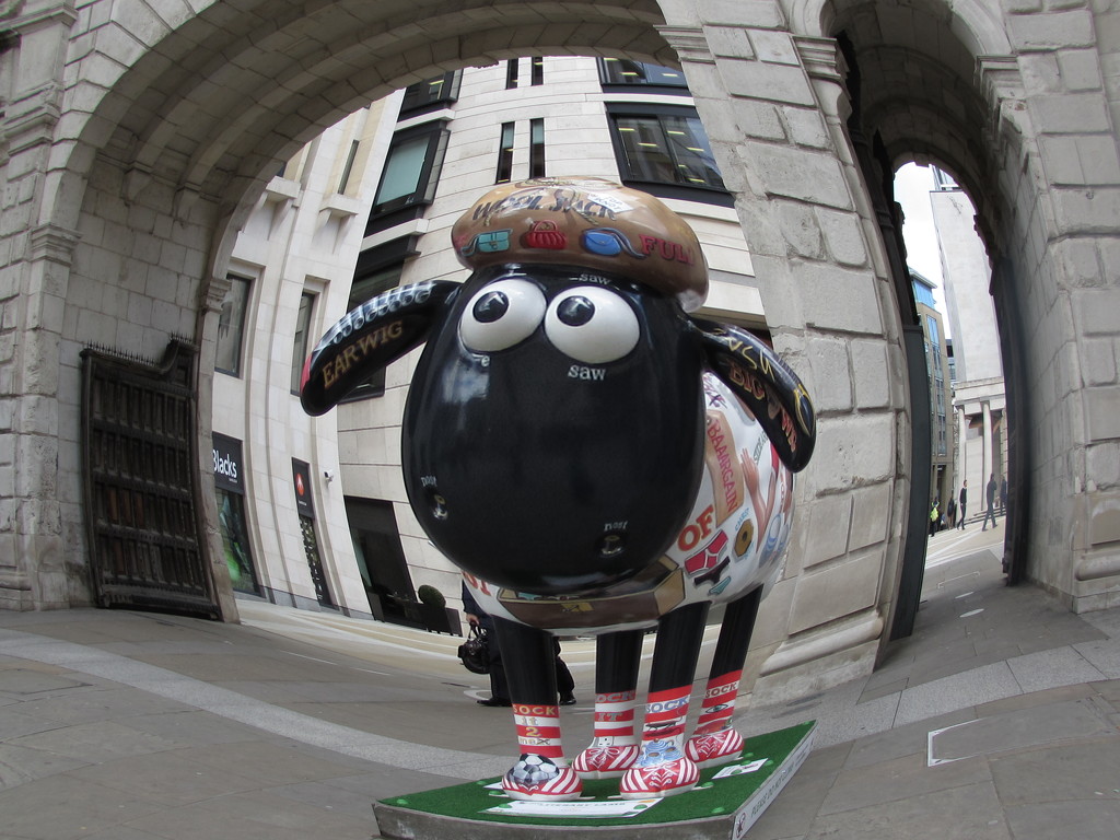 Shaun the Sheep - In the City by bizziebeeme