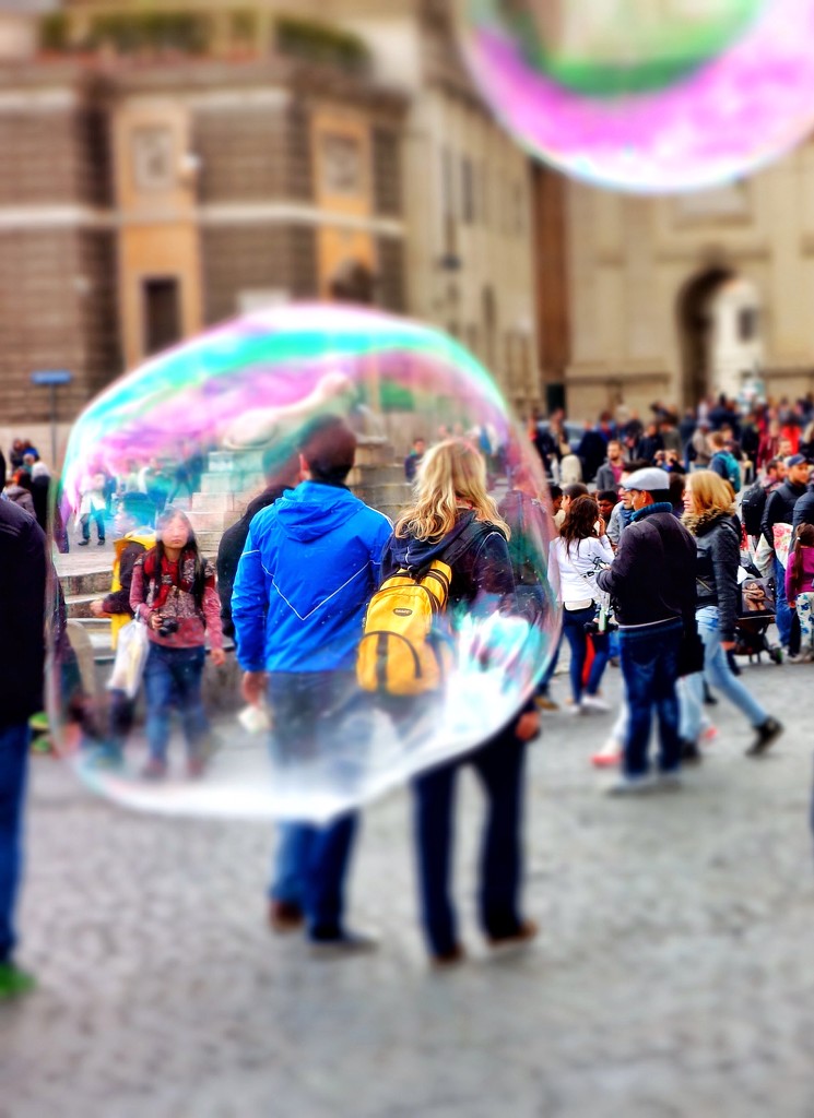 Lovers in their bubble... by cocobella
