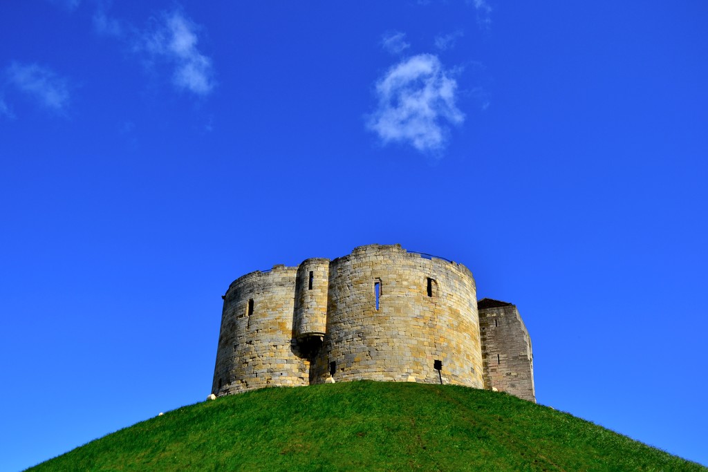 Clifford's Tower, York by tomdoel