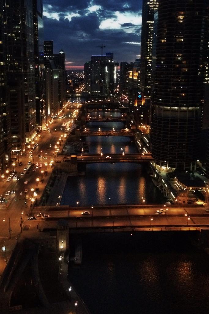 Chicago River at Dusk by lsquared
