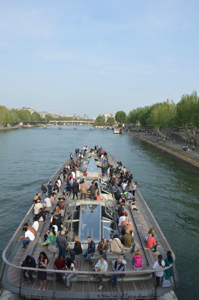 cruise on the Seine by parisouailleurs