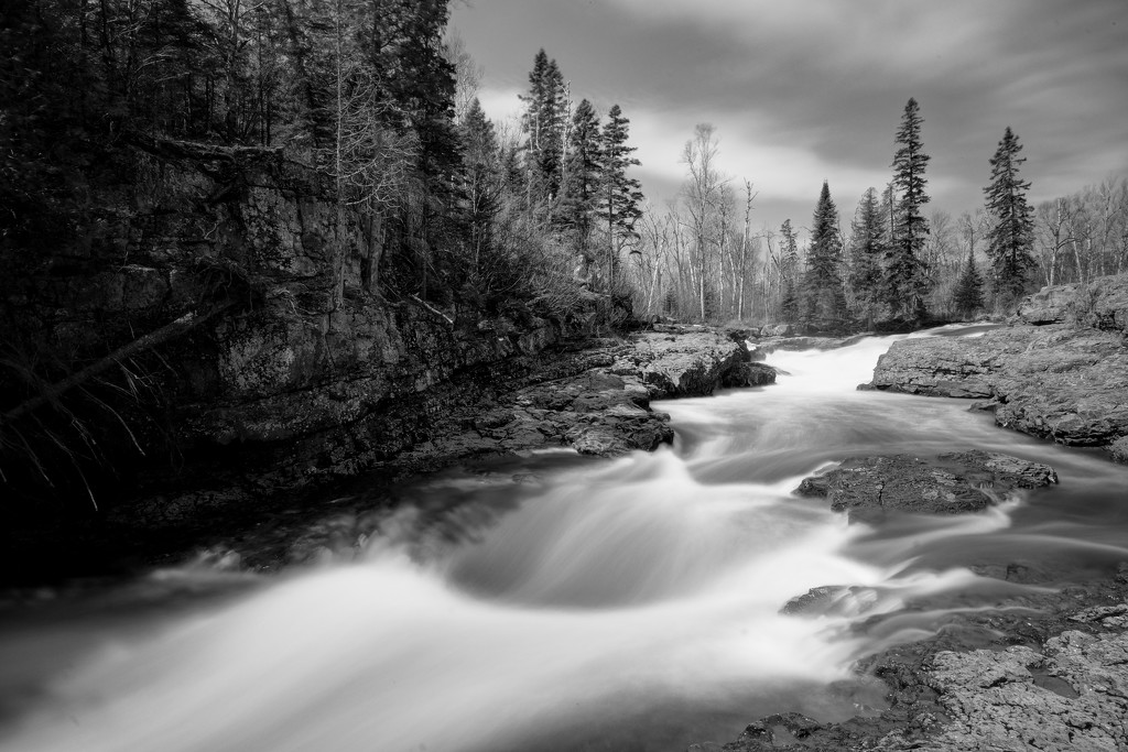 Temperance River B & W  by tosee