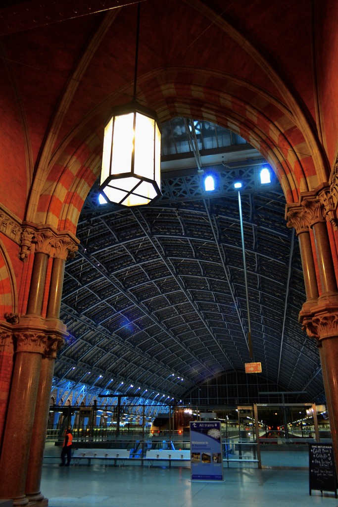 St Pancras station by tomdoel