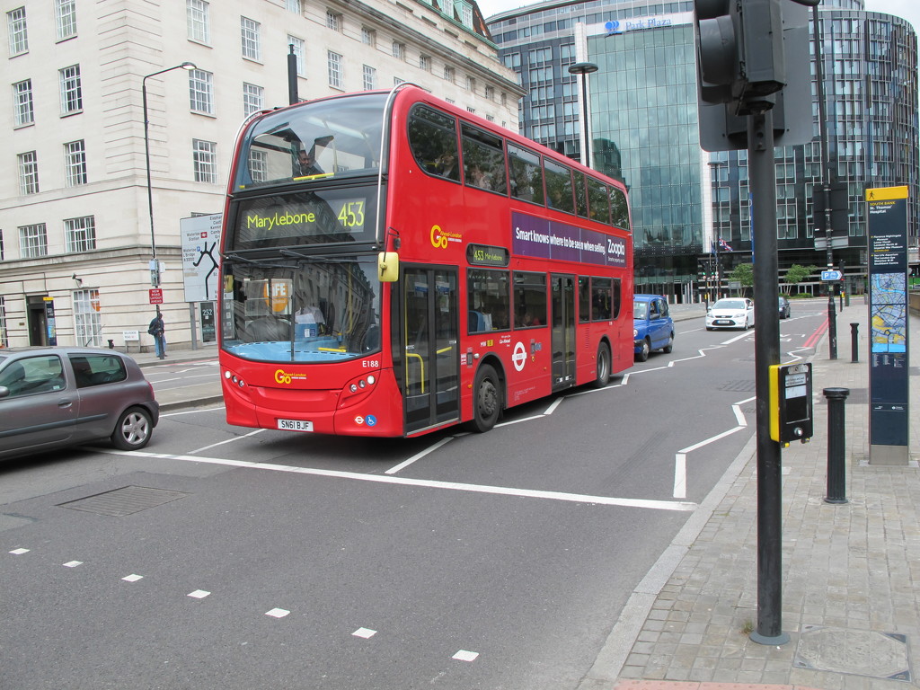 Bus in London by davemockford