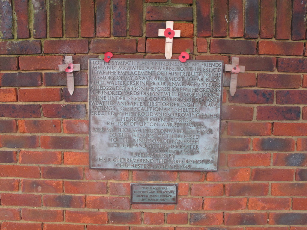 The Memorial at Bognor Regis Beach by davemockford